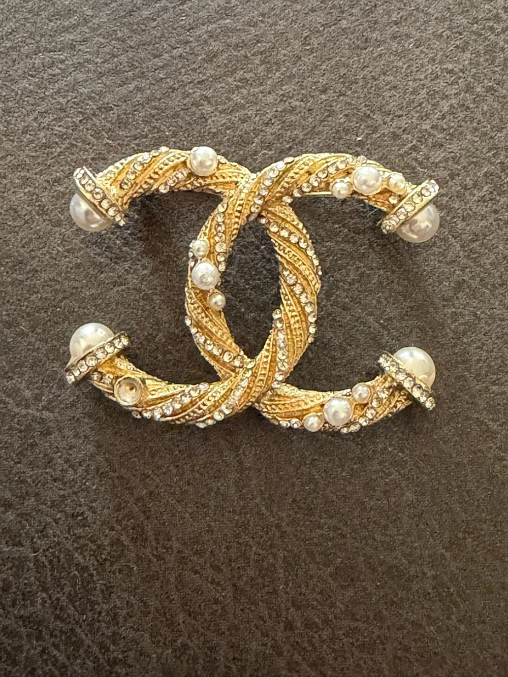 Chanel brooch - Picture 6 of 10